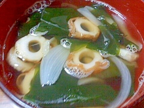ちくわと玉ねぎとワカメの中華スープ